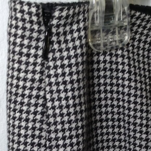 Talbot's Wool/Viscose Skirt; "4", Collegiate, Professional, Corporate, Classic - Picture 5 of 5